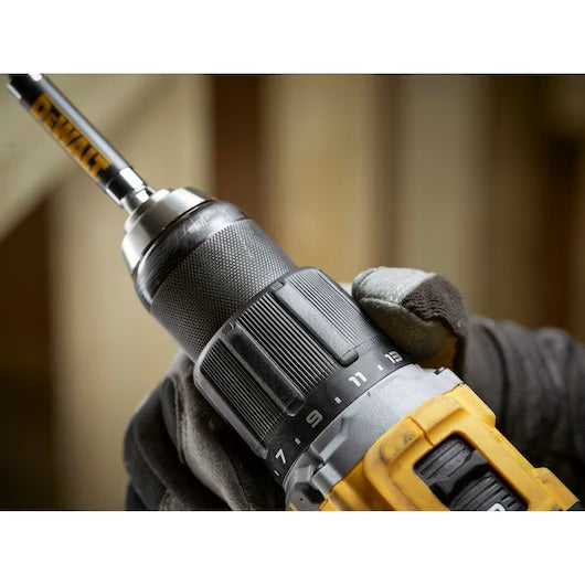 Berbequim Aparafusador Percussão sem escovas XR 18V 13mm 74Nm Li-Ion 5Ah com mala TSTAK (DCD799P2T-QW)